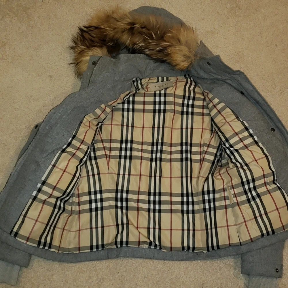 Burberry hooded winter coat. - Picture 8 of 13